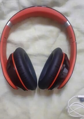 Mpow brand wireless headphone’ only 1 month used 
best sound ‘ best quality
