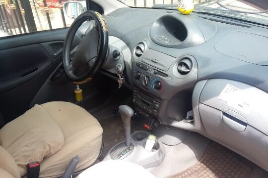 2001 Toyota vitz
