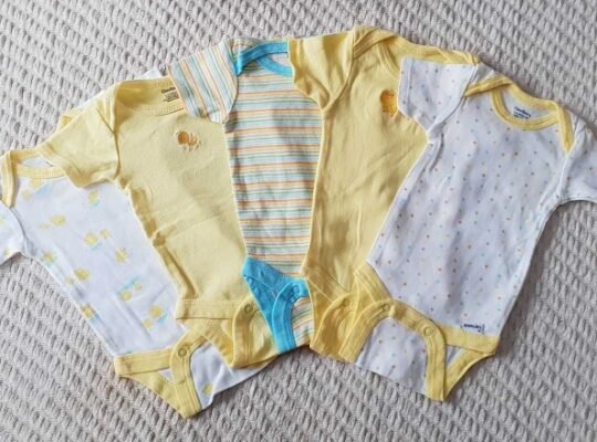 ታላቅ ቅናሽ ከአሜሪካ የመጡ ካርተርስ ብራንድ የህፃናት ልብስ ከተወለደ ልጅ ጀምሮ እስከ ሁለት አመት ልብስ አለን አምስቱን በሰባት መቶ አምሳ ብር ብቻ