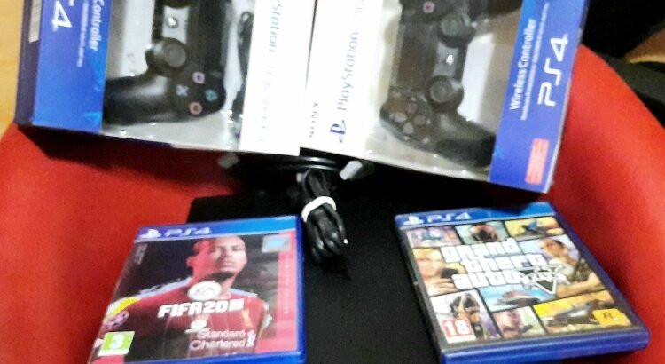 ◆ PS4 SLIM + 2 JOYSTICKS + 8 GAMES