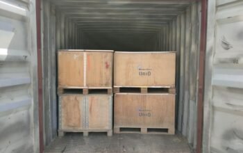 Sea container 20 and 40 feet (6m) supplies