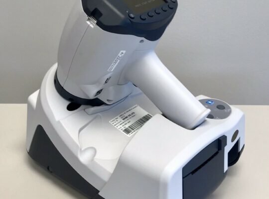 Nidek HandyRef-K Handheld Ref/Keratometer