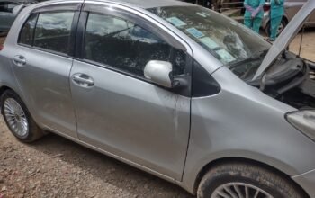 vitz compact 2010