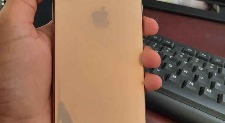 iPhone Xs Golden